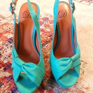 Diva Turquoise 6"Heels Like New!